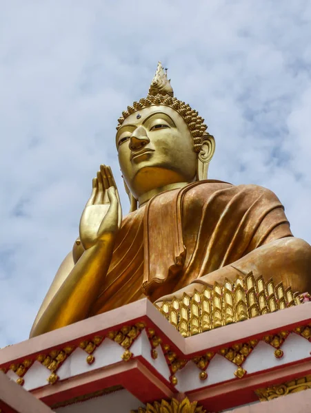 Βούδας Gloden Μεγάλο Βούδα Όμορφη Ύπαιθρο Στην Ταϊλάνδη — Φωτογραφία Αρχείου