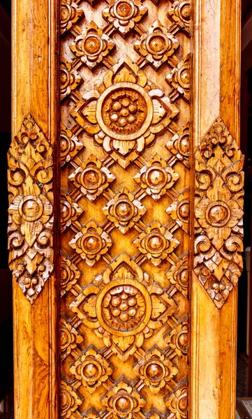 Holzfenster Aus Dem Thailändischen Tempel Geschnitzt Und Bemalt — Stockfoto