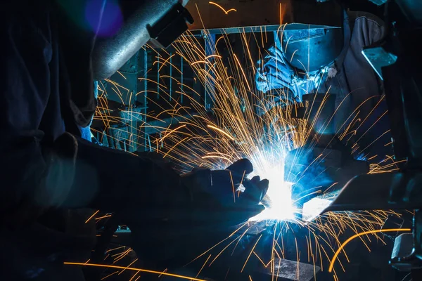 Trabajador Con Máscara Protectora Soldadura Metal — Foto de Stock