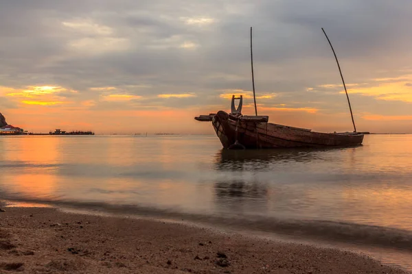 Balıkçılık Tekne Eski Kıyı Şeridi Akşam Tayland — Stok fotoğraf