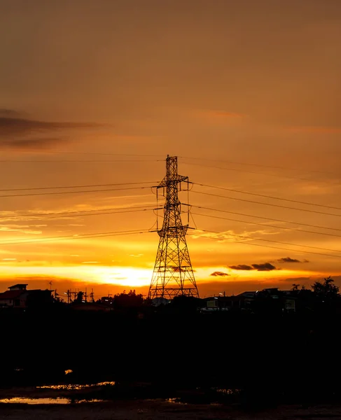 Yüksek Gerilim Dikmesi Akşam Günbatımı Siluet — Stok fotoğraf