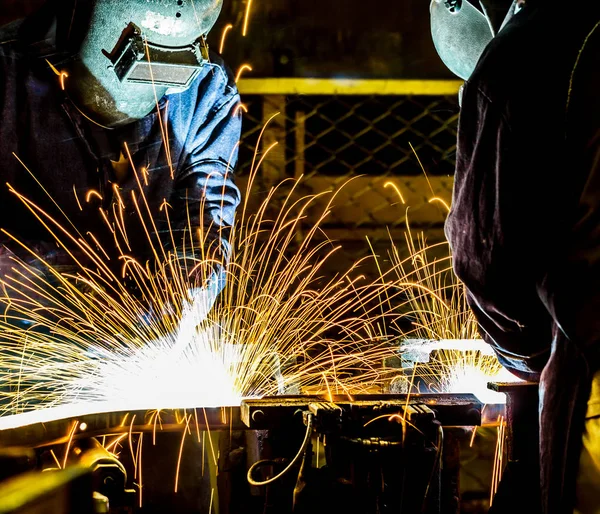 Movimiento Los Trabajadores Con Máscara Protectora Soldadura Metal — Foto de Stock