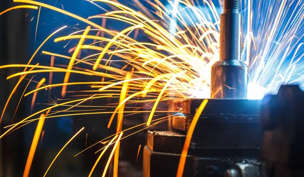 Movimiento Robots Soldadura Piezas Automóviles Una Fábrica Automóviles — Foto de Stock