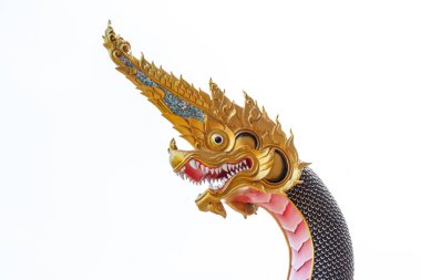 Nagas beyaz bir arka plan üzerinde kralı heykeli.