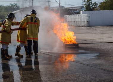Prova planı uygulama fabrikada yangın söndürme ekibi