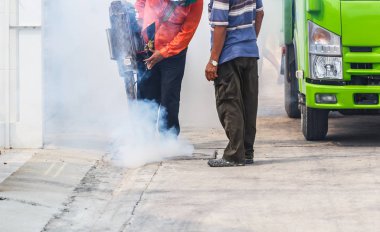 Dang humması engellemeye çalışan sivrisinek sisleme