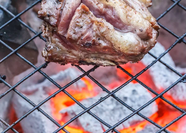 Carnes Parrilla Sobre Las Brasas Una Barbacoa — Foto de Stock