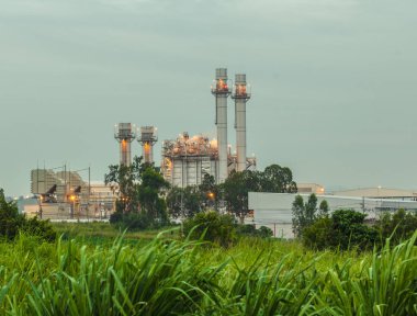 Kömür yakıtlı elektrik santrali hidroelektrik santralleri, Petrokimya tesisleri