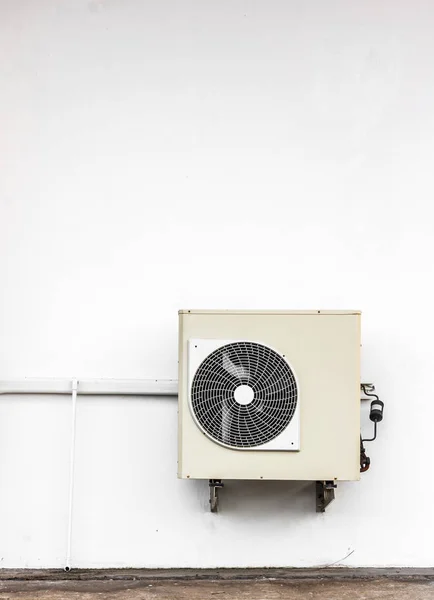 Légkondicionáló Berendezés Külső Fal Fehér Háttér — Stock Fotó