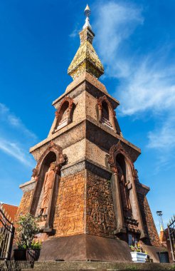 Phra ki Si Mongkhon mevcut pagoda hangi was-den yapılmış laterite orijinal bir encases.