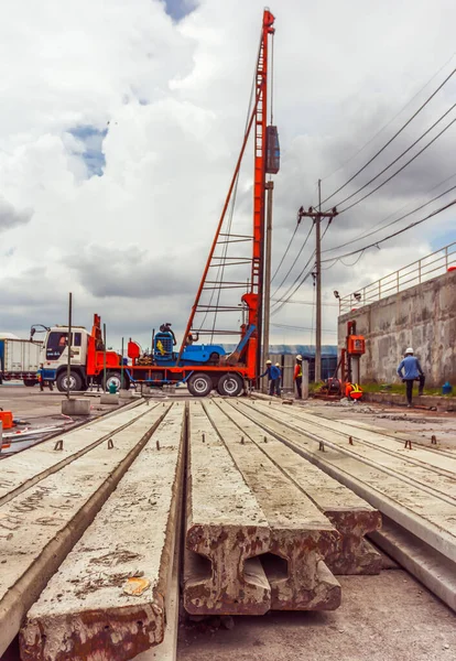 Construction site with pile-driver working. — Stock Photo, Image