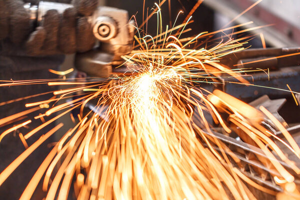 worker cutting steel with grinder 