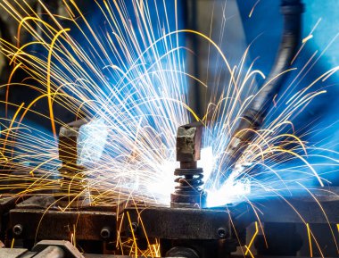 Kaynak robotları endüstriyel fabrika.