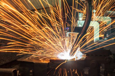 Kaynak robotları endüstriyel fabrika.