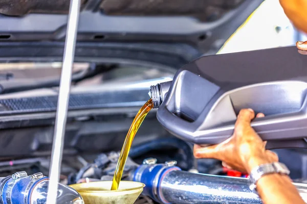 Car Engine Oil change — Stock Photo, Image