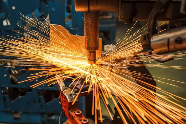 Spot machine is welding nut to automotive par — Stock fotografie