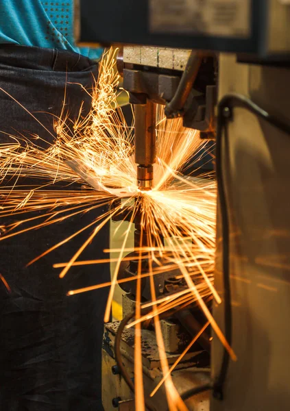 Spot machine is welding nut to automotive par