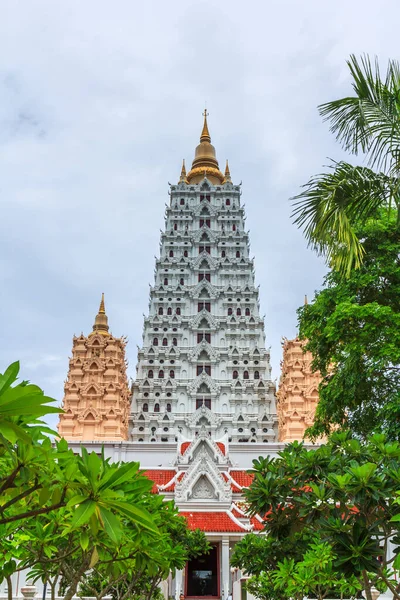 La pagode est un beau temple en Thaïlande — Photo