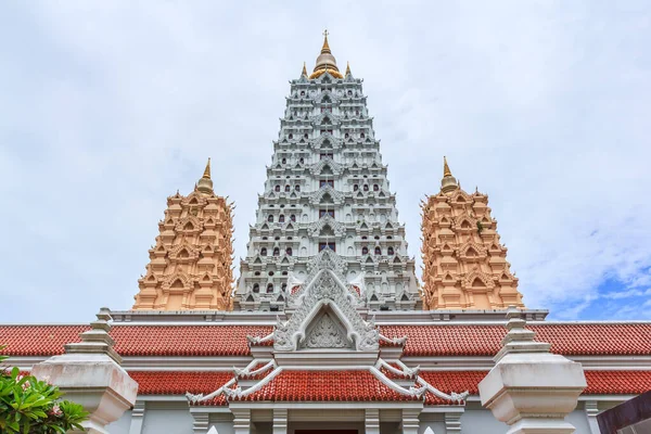 La pagoda es un hermoso templo en Tailandia —  Fotos de Stock