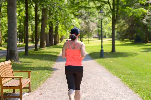 Vista Trasera Una Mujer Mediana Edad Que Usa Ropa Deportiva — Foto de Stock