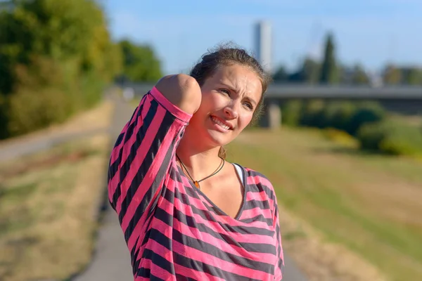 Junge Frau Erleidet Beim Joggen Stehen Eine Muskelverletzung Die Ihren — Stockfoto