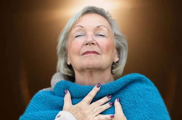 Attractive Senior Woman Savoring Moment Standing Her Eyes Closed Head — Stock Photo, Image