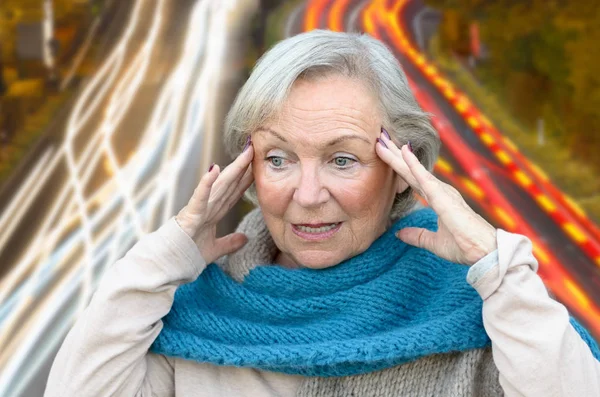 Confused Bewildered Senior Lady Holding Her Hands Her Temples She — Stock Photo, Image