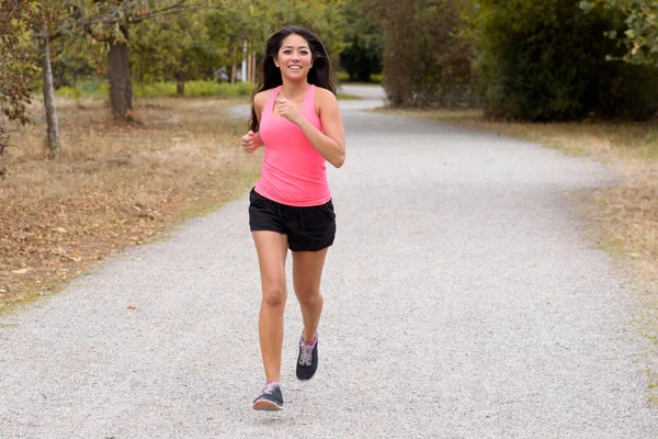 Retrato Cuerpo Entero Una Joven Forma Corriendo Por Camino Rural — Foto de Stock