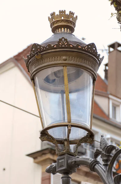Vecchio lampione storico in ottone o lanterna — Foto Stock