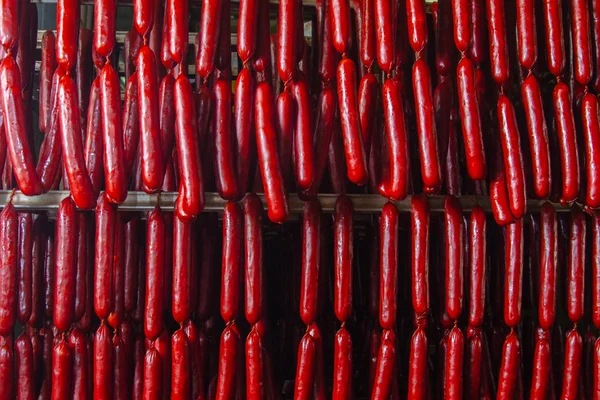 Sosis. Sosis üretim hattı. Üstünde belgili tanımlık sayaç keşhanede eşek muhabbeti kol için sosis. Sosis endüstriyel üretimi.