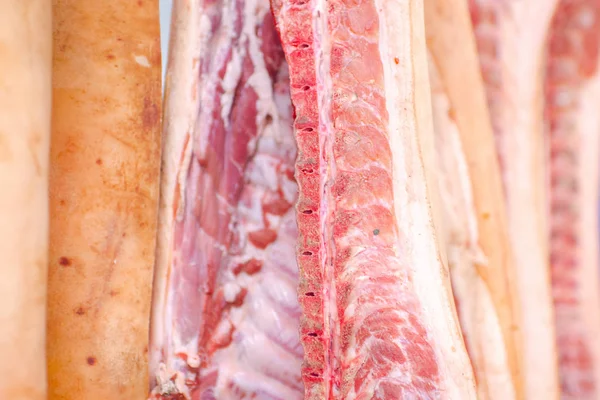 Fábrica Carne Cerdo Colgado Ganchos Cadenas Cerdo Taller Carniceros Procesamiento — Foto de Stock