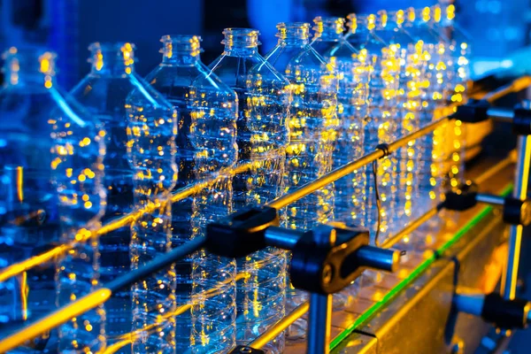 Бутылку Промышленное Производство Пластиковых Бутылок Животных Заводская Линия Производству Полиэтиленовых — стоковое фото