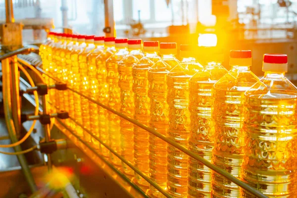 Solrosolja Factory Rad Produktion Och Fyllning Raffinerad Olja Från Solrosfrön — Stockfoto