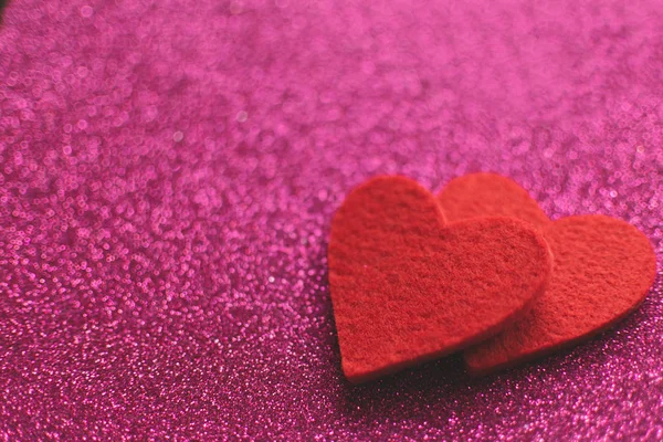 Κόκκινα Τσόχινα Καρδιές Ροζ Φόντο Λαμπερά Ημέρα Του Αγίου Βαλεντίνου — Φωτογραφία Αρχείου