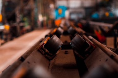 Metalürji. Paten taşıyıcısı. Paslı metal.