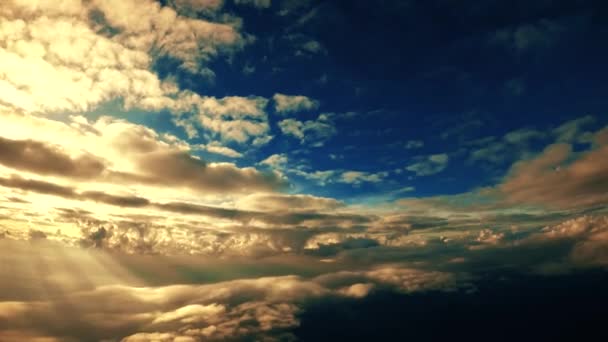 El sol a través del mar de nubes — Vídeos de Stock