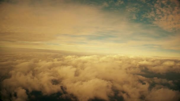 Fliegen Kumuluswolken — Stockvideo