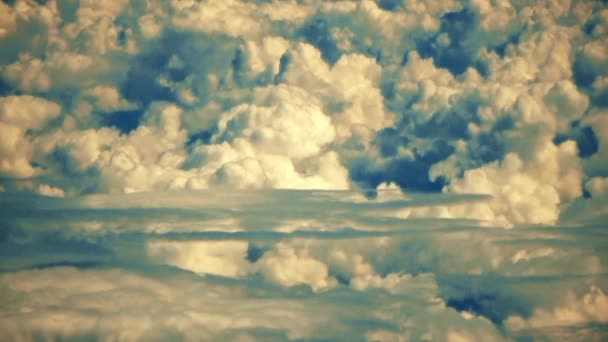 Die Berge des Goldes die Wolken — Stockvideo