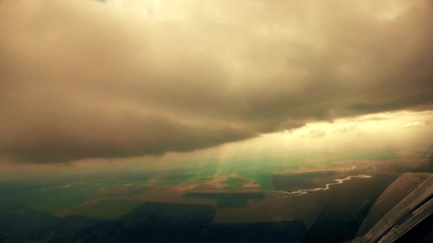 Le lit de plumes nuageux au-dessus de la cabine 