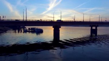 köprü üzerinde uçan