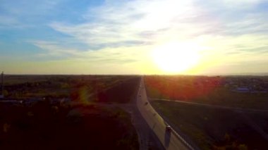 Güneşe doğru yol gider