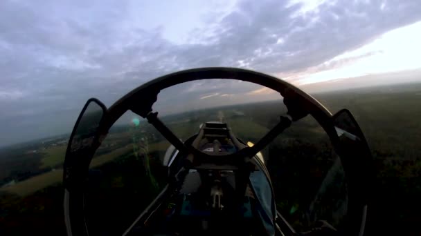 De weergave vanuit de cockpit bij aanvoer — Stockvideo