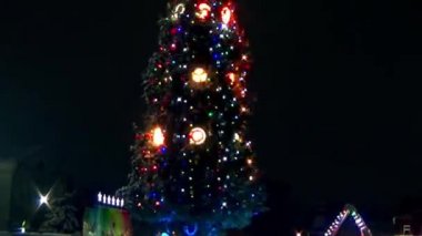 çelenk ile Noel ağacı