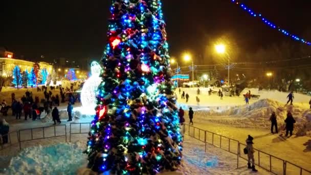 Arbre de Noël scintille avec des lumières — Video