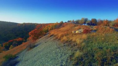 Sonbahar tepenin dik yamaç