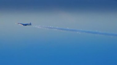 Bulutlar düzlem oluşturur