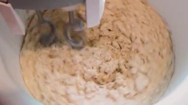 Hamur Karıştırıcısı'nda kalınlaşır