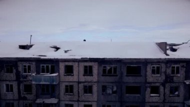 Terk edilmiş bir evin Boş Pencereleri