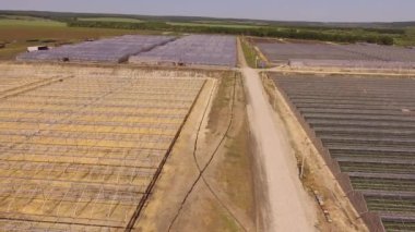 Seraların çerçeveleri üzerinde yüksek