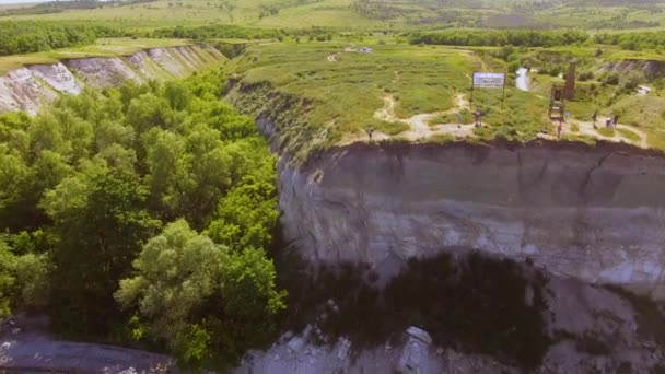 L'homme au bord de la falaise